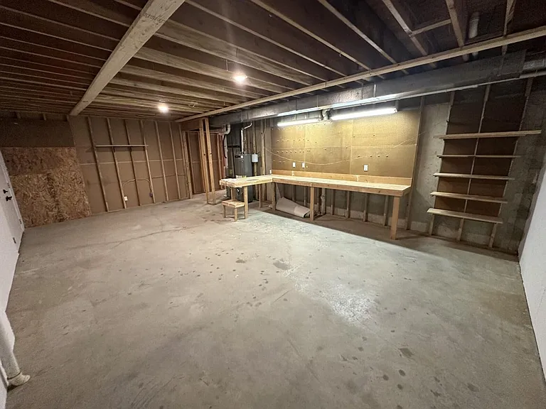 2301 Grant Ln — Photo 15