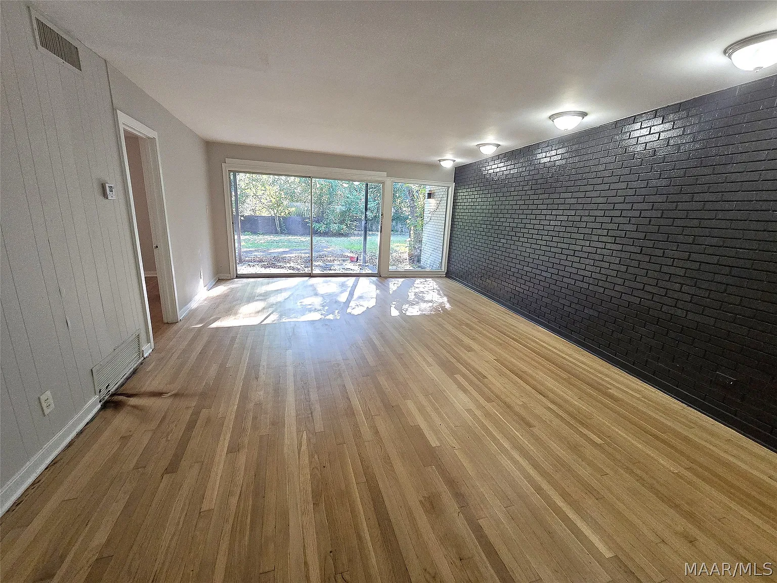 1 bed, 1.0 bath, 900 sqft, $880 — Photo 3