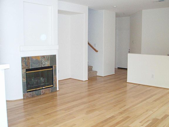 5th image of 245 Aurora Ave