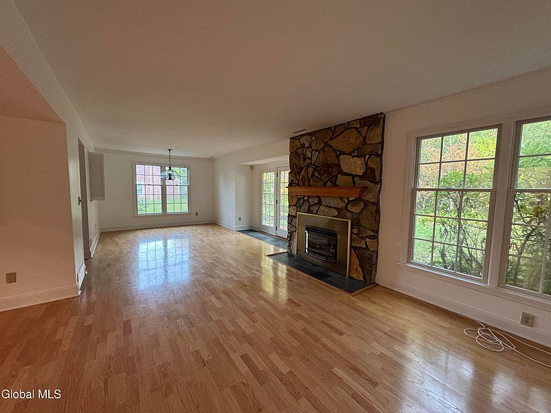 3rd image of 48 Commonwealth Drive