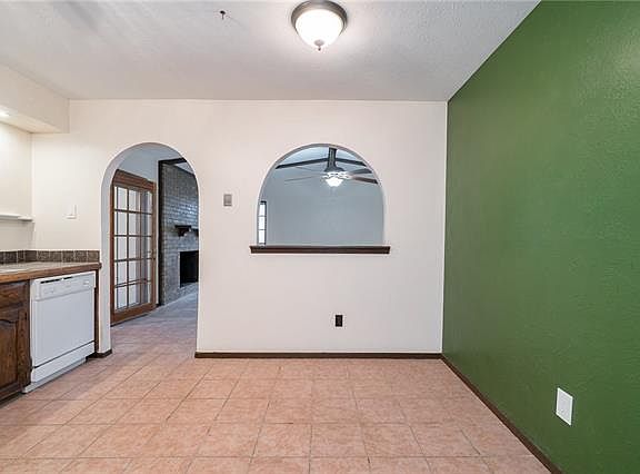 4th image of 616 Shadyglen Dr