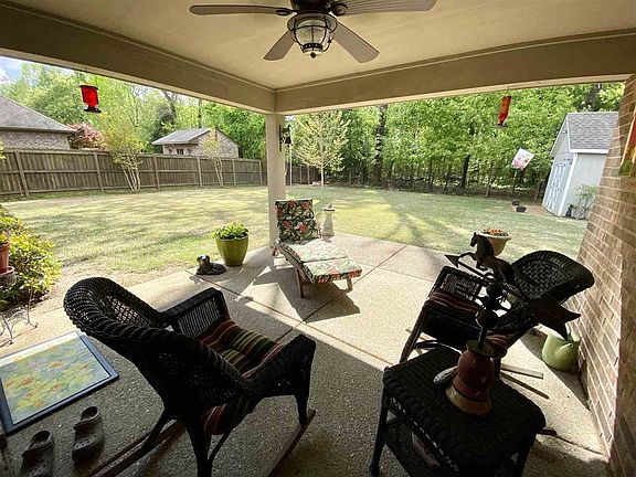 5th image of 325 Seawood Dr