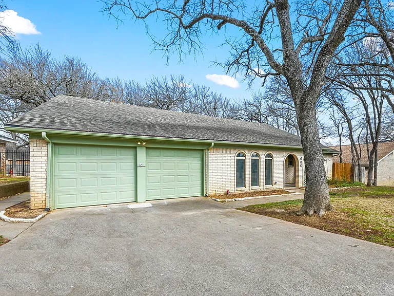 660 Springhill Dr — Photo 23