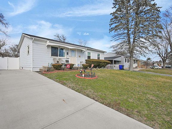 2nd image of 3851 Wade Rd