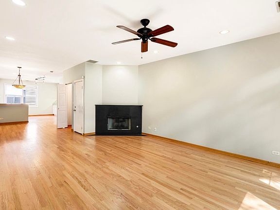 3rd image of 1812 S Dearborn St #U12