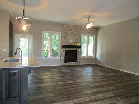 4th image of 1103 E North Crest Ct