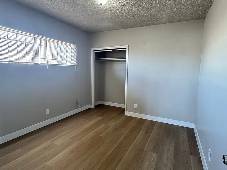 517 W 84th St — Photo 38