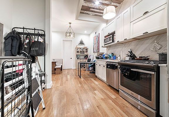 2nd image of 1426 De Kalb Ave #1R