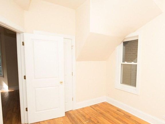 4th image of 1316 W Roscoe St #8wedw328j