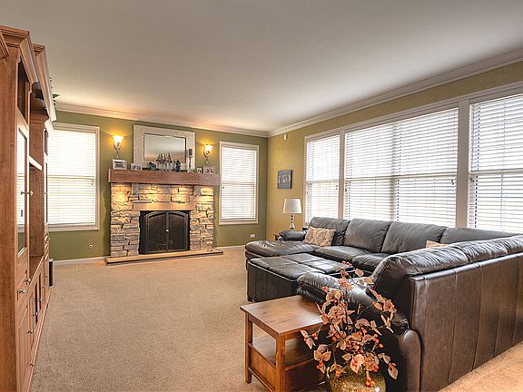 5th image of 300 Erie Cir
