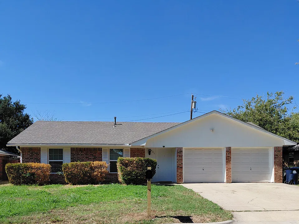 405 Kingfisher Ln