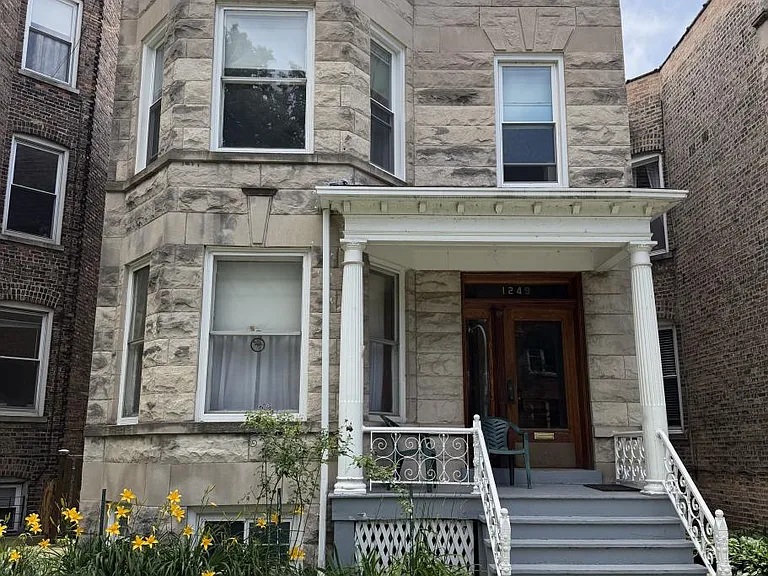1249 W Newport Ave — Photo 16