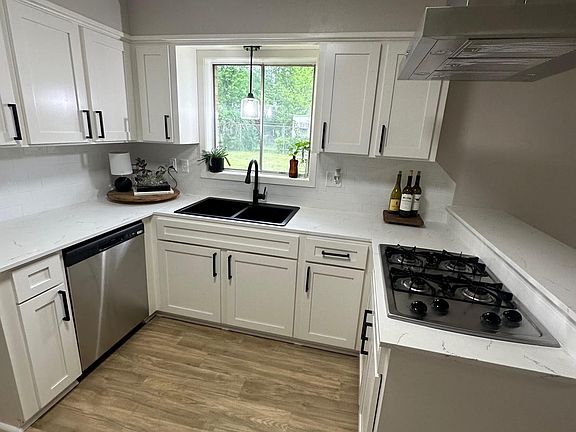 5th image of 2308 Amalie Dr