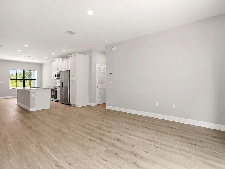 4102 E 7th St — Photo 13