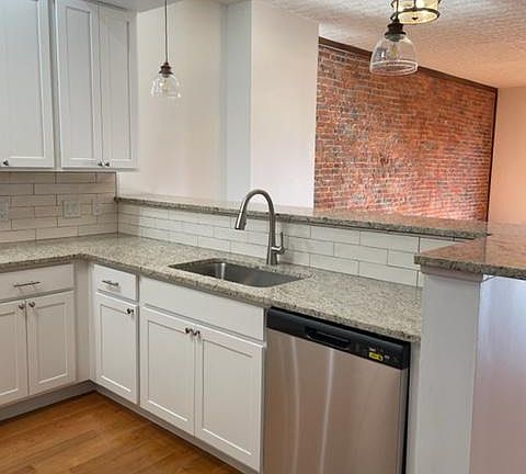 5th image of 687 N High St #3B