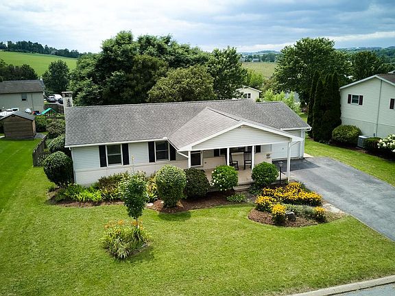 3rd image of 121 Julian Dr