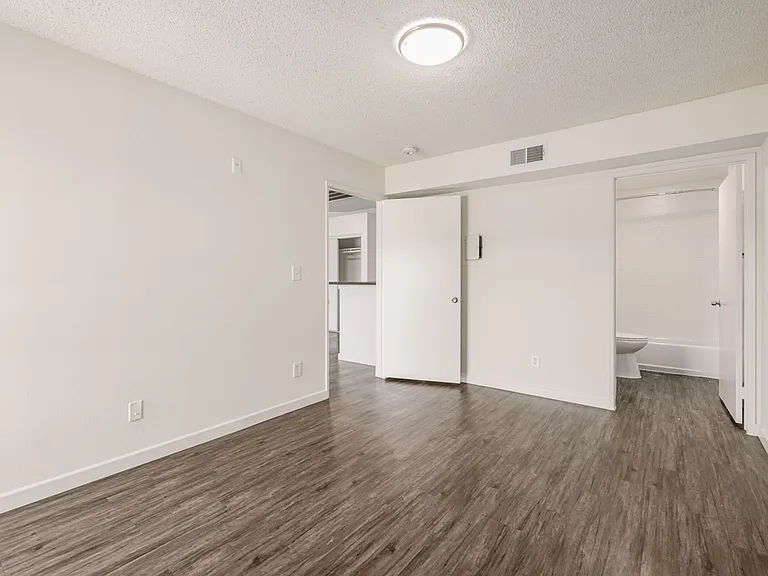 1725 Grismer Ave — Photo 35