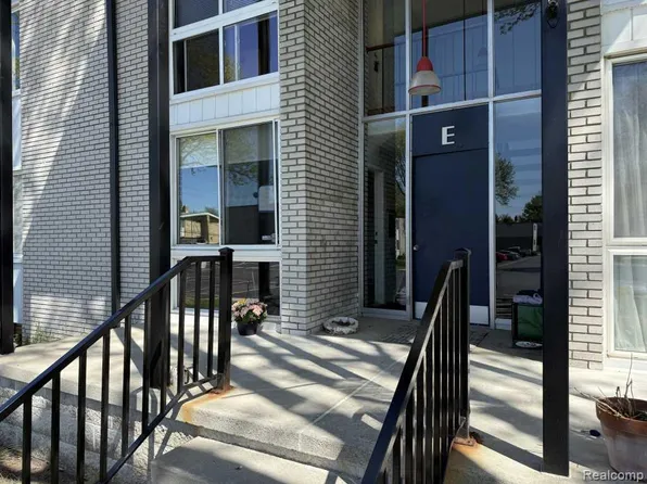4030 W Thirteen Mile Rd APT E2, Royal Oak, MI 48073