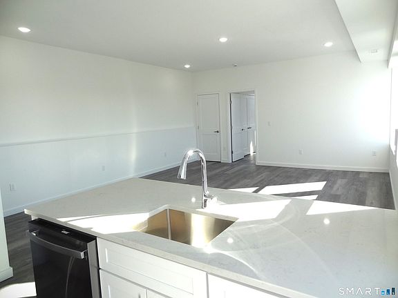 5th image of 2806 Fairfield Ave #308