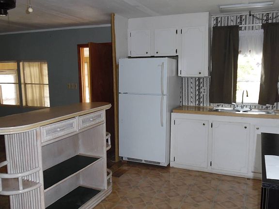 3rd image of 7197 Woodland Dr