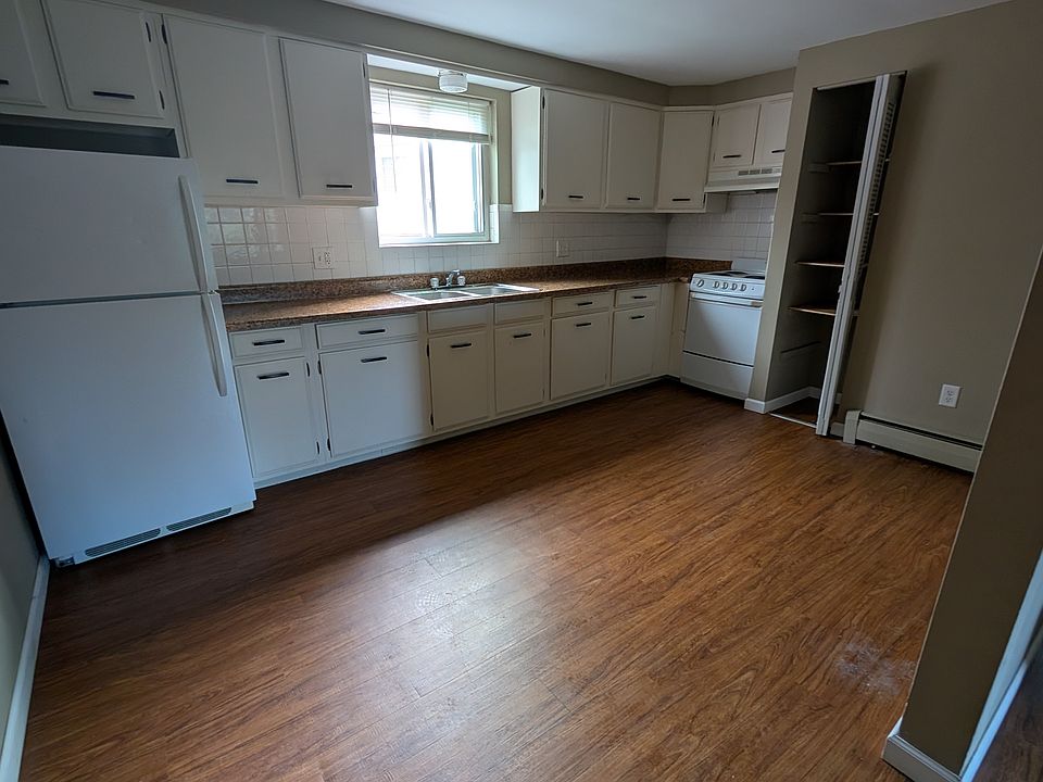 Kitchen from entrance