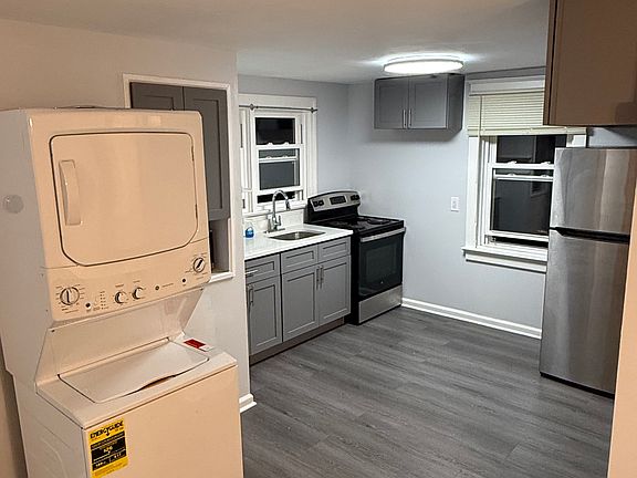 2nd image of 225 Thomson Ave APT B