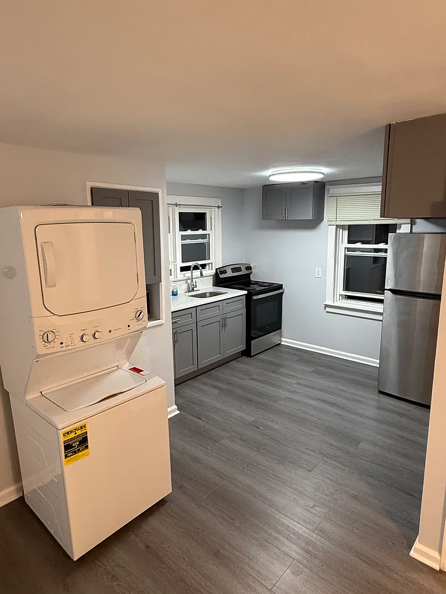 Building Photo - 225 Thomson Ave #B
