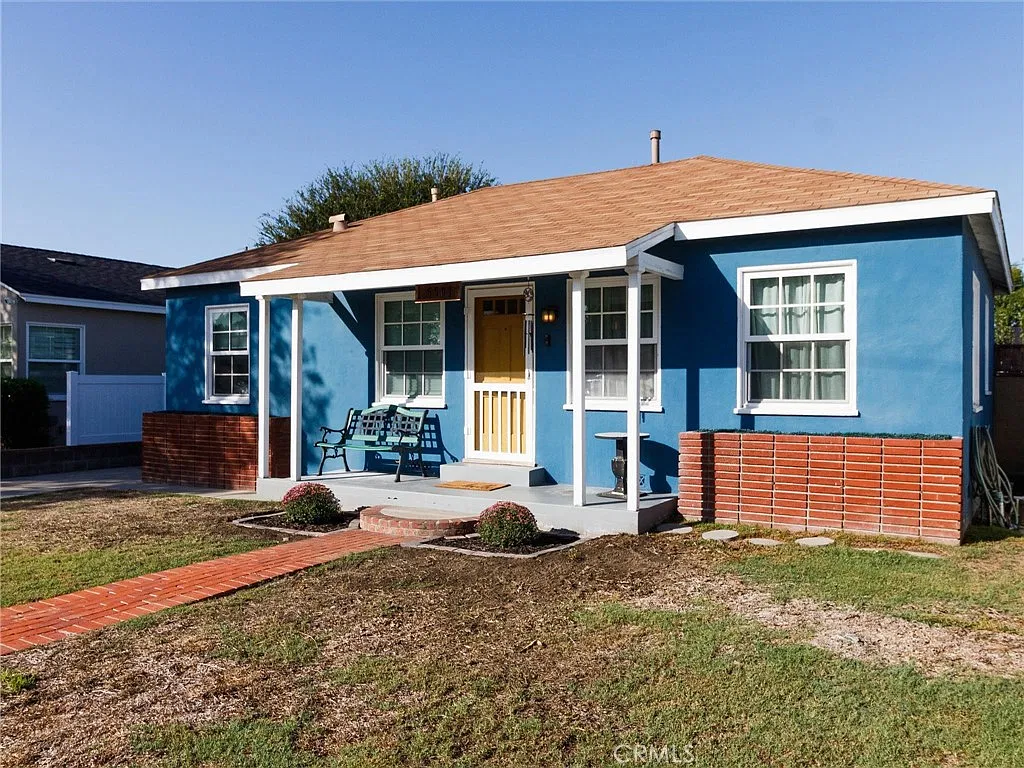 3 bed, 844 sqft, $3,995 — Photo 3