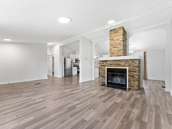 5th image of 256 Caston Cir