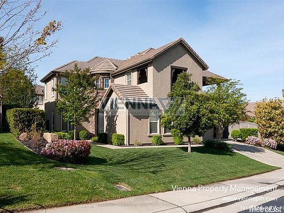 2nd image of 1416 Falcon Pointe Ln