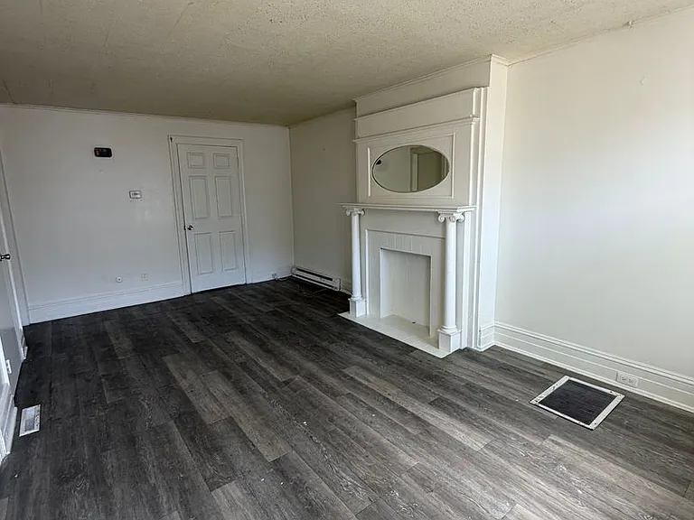 717 W Market St — Photo 2