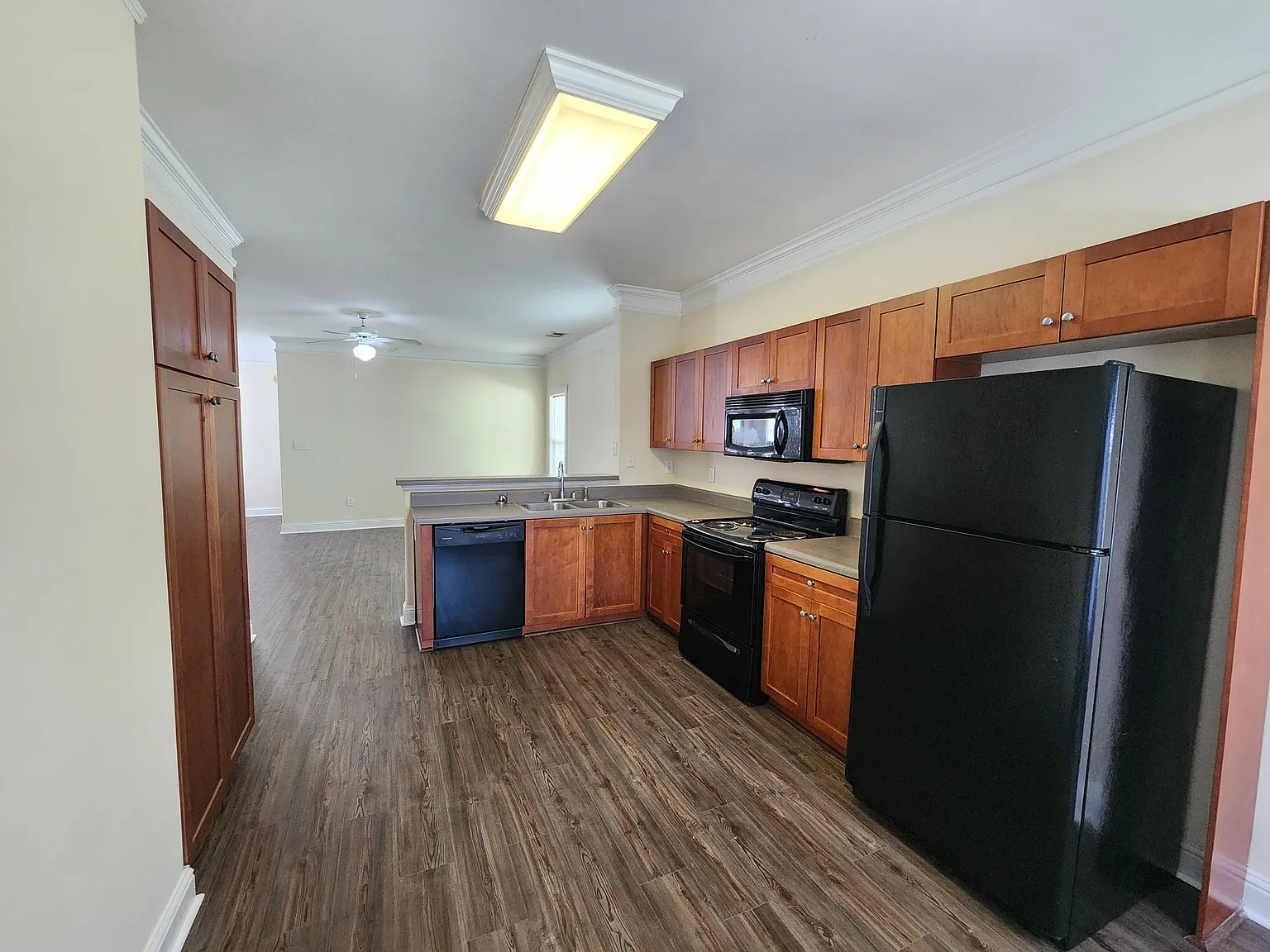4 bed, 4.5 bath, 1753 sqft, $3,080 — Photo 4