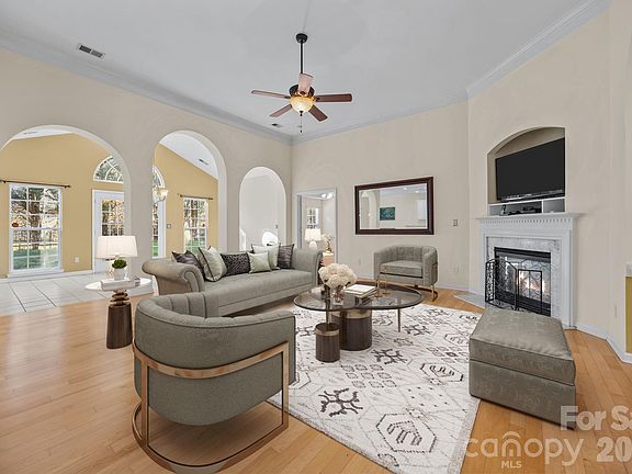 3rd image of 12602 Kemerton Ln