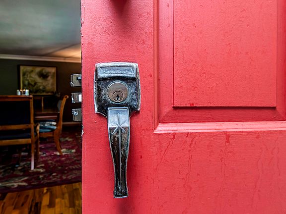 4th image of 2119 S Catalina Avenue