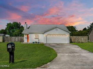 203 Inman Ct, Hubert, NC 28539