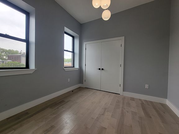 3rd image of 176 Van Buren St #31E