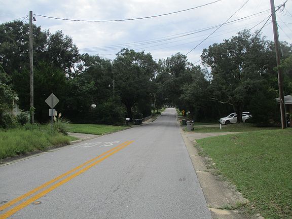4th image of 26 Redwood Cir