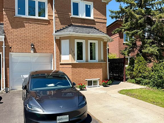 2nd image of 172 Rainforest Dr N