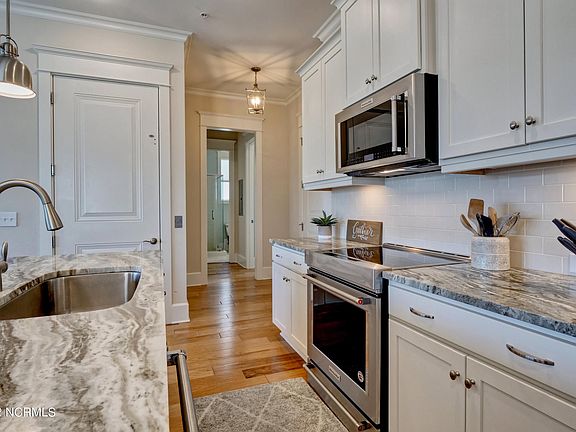 5th image of 18 Seagull St #A