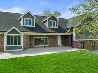 2003 S Valley Spring Dr, New Berlin, WI 53151
