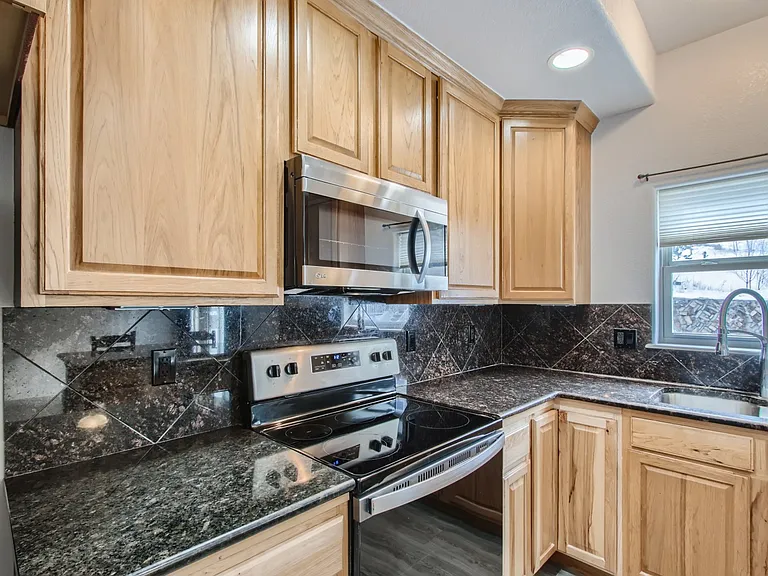 799 Martin Dr — Photo 9