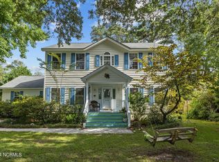 402 Neptune Dr, Cape Carteret, NC 28584