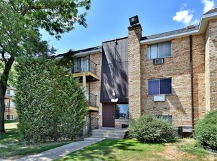 832 W College Blvd APT 201, Addison, IL 60101