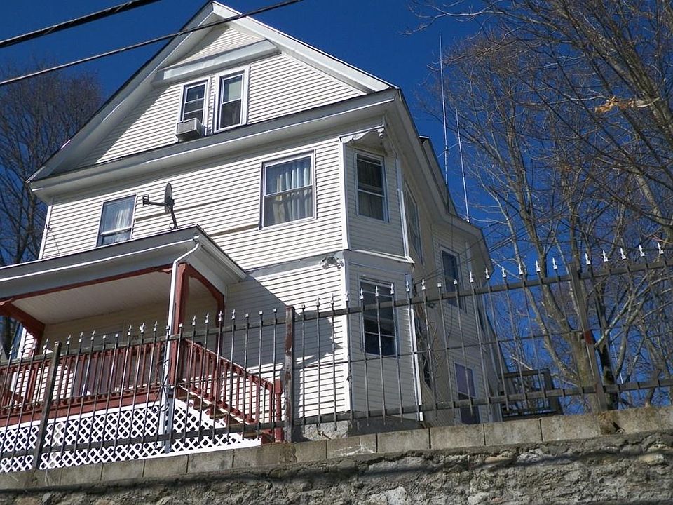 2nd image of 70 Crescent St
