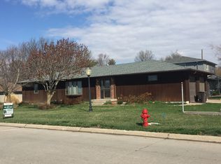 906 W Nobes Rd, York, NE 68467