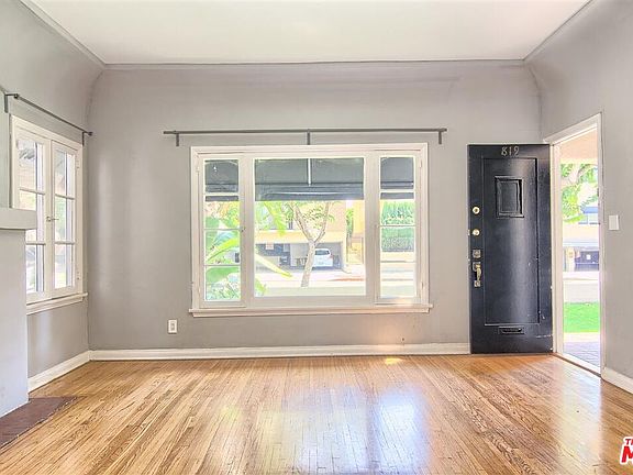 3rd image of 819 Westmount Dr