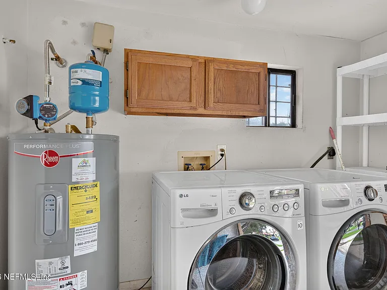 838 Lawnwood Ave NE — Photo 30