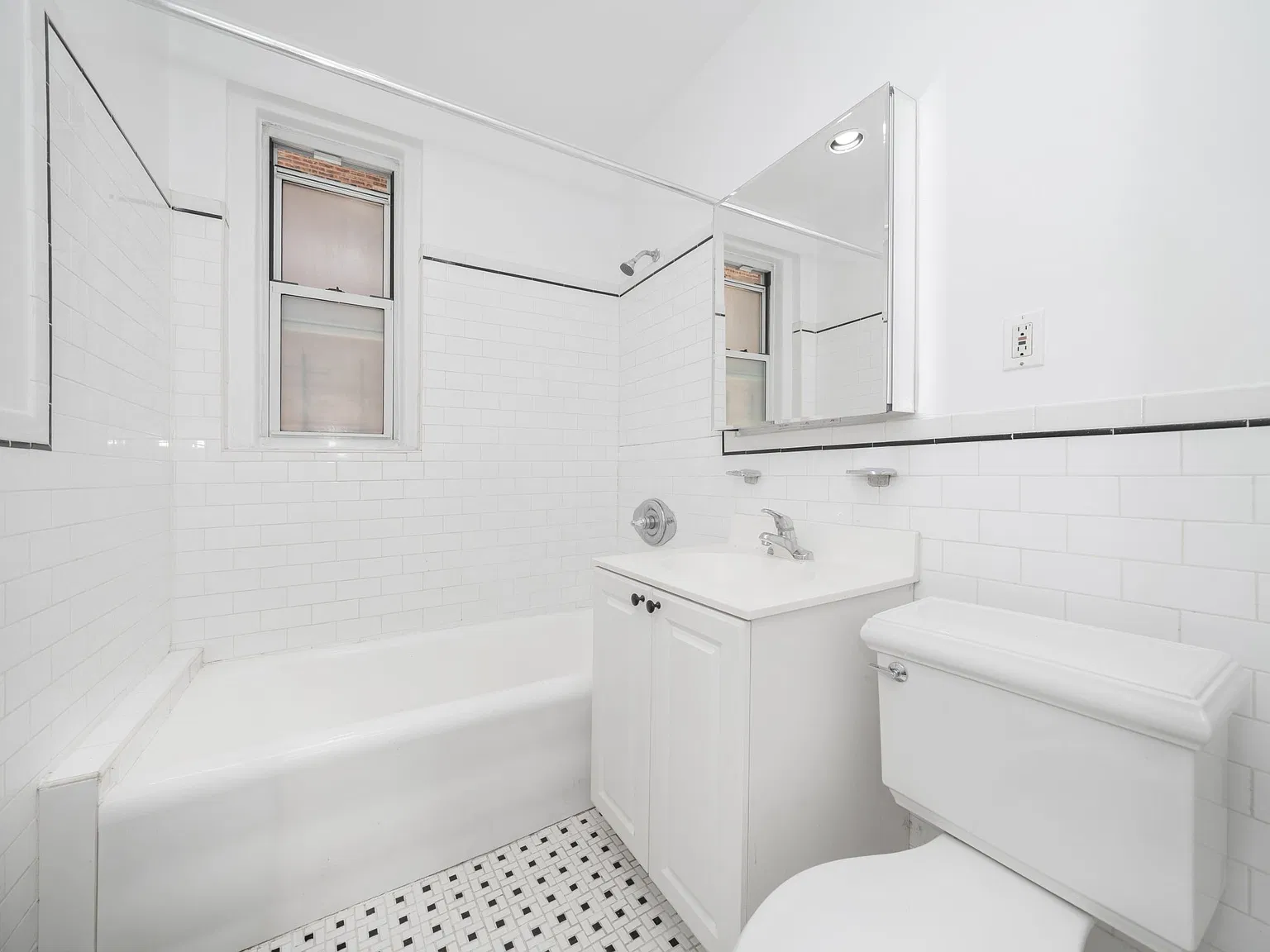 135 East 50th Street — Photo 4