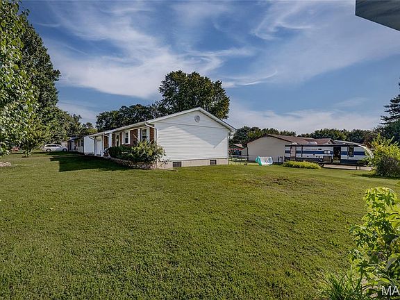 2nd image of 202 Meadowbrook Dr