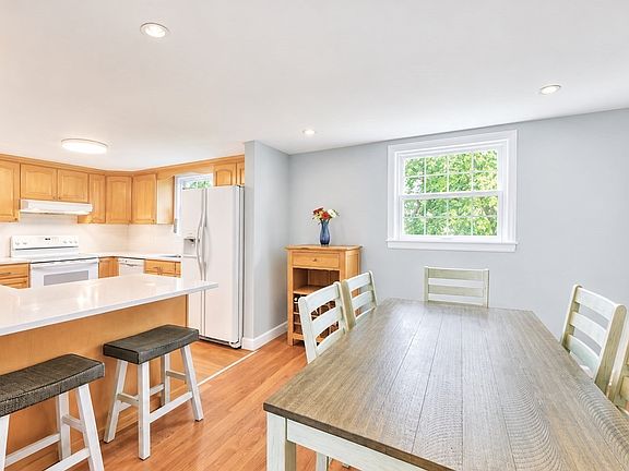 3rd image of 12 Summer St